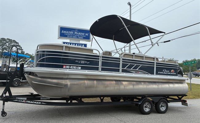 2022 Sun Tracker Party Barge 22 XP3